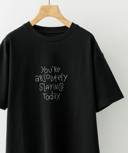 ＊＊URBAN RESEARCH ITEMS / アーバンリサーチ アイテムズ Tシャツ | レタード刺繍Tシャツ slaying today（BLK）