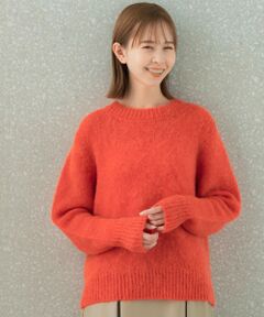 <!--ここから↓WEB限定コメント--><b>【着こなしを華やかにアップグレードする、愛らしい上質ヘアリーニット】</b><br><!--ここから↑WEB限定コメント-->ふっくらとしたヘアリーな質感が魅力の、女性らしさ漂うショートニット。シンプルなクルーネック仕様ですが、しっかりと厚手で柔らかい素材感が特別な一着です。こだわりのキッドモヘヤを採用し、チクチク感も軽減◎着ぶくれしないサイズ感にこだわり、ショート丈のコンパクトサイズで設計しました。気分が上がる、綺麗な色合いがポイントの4色展開でご用意。<br><br><!--ここから↓WEB限定コメント--><b>◆STYLE</b><br><!--ここから↑WEB限定コメント-->艶のあるスカートや、デニムパンツ等との素材感を楽しむスタイリングがお勧め。肩にかけてポイントにしたり、新鮮な気分でお洒落をお楽しみ頂ける一品に。<br><br>【2023 Autumn/Winter】<br><br>※商品画像は、光の当たり具合やパソコンなどの閲覧環境により、実際の色味と異なって見える場合がございます。予めご了承ください。<br>※商品の色味の目安は、商品単体の画像をご参照ください。<br><br><b>▼お気に入り登録のおすすめ▼</b><br>お気に入り登録商品は、マイページにて現在の価格情報や在庫状況の確認が可能です。 <br>お買い物リストの管理に是非ご利用下さい。<br><br>-----------------------------<br>透け感：ややあり<br>伸縮性：あり<br>裏地：なし<br>光沢：なし<br>ポケット：なし<br>-----------------------------