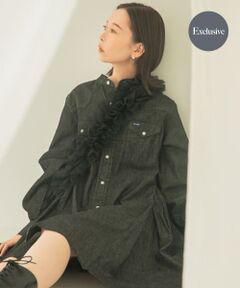 <!--ここから↓WEB限定コメント--><b>【女性らしい愛らしさで魅了する、別注Wrangler×ROSSOのデニムミニドレス】</b><br><!--ここから↑WEB限定コメント-->『別注』Wrangler×ROSSOのトレンドライクなミニ丈デニムワンピース。ミニ丈ですがデニム地で甘くなりすぎず、ウエスタン調のステッチデザインなど大人カジュアルな一着に仕上げました。胸下サイドに細かなギャザーを施すことで、女性らしい立体感のあるシルエットを実現。ゴアブーツやロングブーツとのバランスの取れた着こなしがお勧めです。ワンピースとしてはもちろん、ボタンを開けてライトアウターとしてざっくり羽織っても着映える一着に◎<br><br></b><!--ここから↑WEB限定コメント-->【Wrangler(ラングラー)】<br></b><!--ここから↑WEB限定コメント-->アメリカのジーンズ3大ブランドの一つ。カウボーイやロデオボーイに愛されたWranglerには、現在もなお全世界でファンが絶えない。乗馬シーンに多く用いられたように、履きやすさや、リベット・ベルトループの工夫などファッション性も兼ね備えたジーンズを作り続けている。<br><br>総重量 : 約610g<br><br>※商品画像は、光の当たり具合やパソコンなどの閲覧環境により、実際の色味と異なって見える場合がございます。予めご了承ください。<br>※商品の色味の目安は、商品単体の画像をご参照ください。<br><br><b>▼お気に入り登録のおすすめ▼</b><br>お気に入り登録商品は、マイページにて現在の価格情報や在庫状況の確認が可能です。 <br>お買い物リストの管理に是非ご利用下さい。<br><br><br><h4 class="material">素材感</h4><br><b class="line-height-120p">透け感 : なし<br>伸縮性 : なし<br>裏地 : なし<br>光沢 : なし<br>ポケット : あり</b>