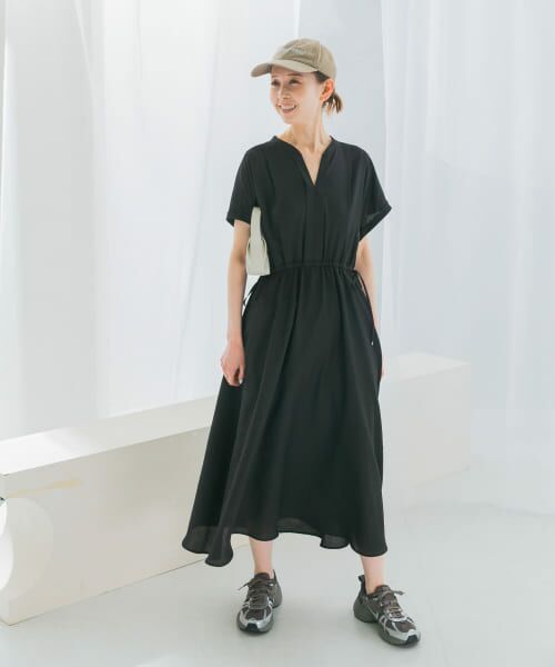 【未使用に近い】ROSSO ウォッシャブルセミシアーキーネックワンピース セール】ウォッシャブルセミシアーキーネックワンピース