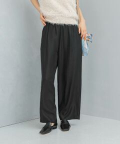<!--ここから↓WEB限定コメント--><b>【上品さとリラクシーさを両立する、大人のイージーパンツ】</b><br/><!--ここから↑WEB限定コメント-->シルクのような光沢感が上品な、ブライトツイル素材のイージーパンツ。ウエストはゴム仕様でリラクシーな履き心地を叶えつつ、きちんと感も両立。すとんと落ちるワイドストレートのシルエットが美しく、脚をすっきりと見せてくれます。オフィススタイルにも合わせやすいBLACKと、合わせるだけで旬なスタイリングが叶う、華やかなPINKの2色展開でご用意。<br/><br/>【2025 Spring/Summer】【25SS】<br/><br/>※商品画像は、光の当たり具合やパソコンなどの閲覧環境により、実際の色味と異なって見える場合がございます。予めご了承ください。<br/>※商品の色味の目安は、商品単体の画像をご参照ください。<br/><br/><b>▼お気に入り登録のおすすめ▼</b><br/>お気に入り登録商品は、マイページにて現在の価格情報や在庫状況の確認が可能です。 <br/>お買い物リストの管理に是非ご利用ください。<br/><br/><h4 class="material">素材感</h4><br/><b class="line-height-120p">透け感 : なし<br/>伸縮性 : なし<br/>裏地 : なし<br/>光沢 : あり<br/>ポケット : あり</b>