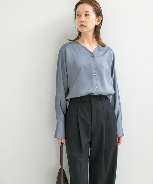 URBAN RESEARCH ROSSO / アーバンリサーチ ロッソ シャツ・ブラウス | ボタンデザインサテンVネックブラウス | 詳細3