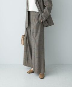 <!--ここから↓WEB限定コメント--><b>【秋に取り入れたい、クラシカルなムード漂うワイドスラックス】</b><br/><!--ここから↑WEB限定コメント-->ブラウンチェックがクラシカルな印象のワイドスラックス。ハイウエストデザインとフロントに施されたタックが脚長効果を叶えます。ウエスト周りはすっきりとしており、トップスをインしても綺麗なシルエットに。程よく落ち感のある素材感で、すとんと落ちるワイドシルエットが美しく体型をカバー。オフィススタイルから綺麗めカジュアルまでON/OFF問わず活躍する一本です。同素材のチェックテーラードジャケット(品番:RAA7-27S704)とセットアップとしての着用もお勧めです。<br/><br/>【2025Autumn/Winter】【25AW】<br/><br/>※この商品のポケットにしつけ糸がついている場合は、外してご使用ください。<br/>※ピリングができやすい素材を使用しています。発生したピリングは手でむしり取ると毛羽立ちや糸切れなどの原因になりますので、小バサミなどを使い元糸を傷つけないようにひとつひとつ取り除いてください。<br/><br/>洗濯方法 : 手洗い, ドライクリーニング<br/><br/>※商品画像は、光の当たり具合やパソコンなどの閲覧環境により、実際の色味と異なって見える場合がございます。予めご了承ください。<br/>※商品の色味の目安は、商品単体の画像をご参照ください。<br/><br/><b>▼お気に入り登録のおすすめ▼</b><br/>お気に入り登録商品は、マイページにて現在の価格情報や在庫状況の確認が可能です。<br/>お買い物リストの管理に是非ご利用ください。<br/><br/><h4 class="material">素材感</h4><br/><b class="line-height-120p">透け感 : なし<br/>伸縮性 : なし<br/>裏地 : なし<br/>光沢 : なし<br/>ポケット : あり</b>