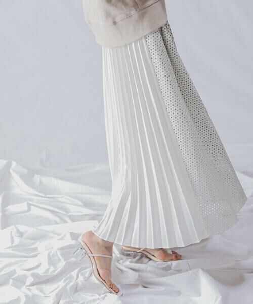 URBAN RESEARCH ROSSO/アーバンリサーチ ロッソ Lirica punching pleats skirt オフホワイト 0 URBAN RESEARCH ROSSO/アーバンリサーチ ロッソ Lirica punching pleats skirt オフホワイト 0