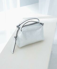 <b>----------------------------------------------------------------------------<br/>＜価格改定のお知らせ＞<br/>2025/11/26よりメーカー上代変更により価格改定をさせていただきます。<br/>ご了承くださいますよう、お願い申し上げます。<br/>----------------------------------------------------------------------------</b><br/><br/></b><!--ここから↑WEB限定コメント-->【GIANNI CHIARINI(ジャンニ・キャリーニ)】</b><br/><!--ここから↑WEB限定コメント-->1970年代前半にフィレンツェのバッグ工房として誕生。伝統技術と審美眼を継承し、革の質の良さに加えて、流行を敏感に取り入れた素材とデザインにこだわり、常に時代をリードしてきたブランドです。<br/><br/>【2025 Spring/Summer】【25SS】<br/><br/>総重量 : 約200g<br/><br/>※商品画像は、光の当たり具合やパソコンなどの閲覧環境により、実際の色味と異なって見える場合がございます。予めご了承ください。<br/>※商品の色味の目安は、商品単体の画像をご参照ください。<br/><br/><b>▼お気に入り登録のおすすめ▼</b><br/>お気に入り登録商品は、マイページにて現在の価格情報や在庫状況の確認が可能です。<br/>お買い物リストの管理に是非ご利用下さい。