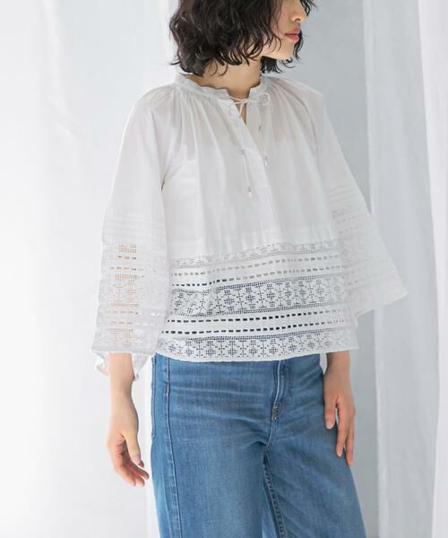 URBAN RESEARCH ROSSO/アーバンリサーチ ロッソ sara mallika COTTON BORDER GATHER LACE TOP ホワイト FREE URBAN RESEARCH ROSSO/アーバンリサーチ ロッソ sara mallika COTTON BORDER GATHER LACE TOP ホワイト FREE