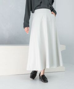 <!--ここから↓WEB限定コメント--><b>【旬なムードを引き立てる、美シルエットのレザースカート】</b><br/><!--ここから↑WEB限定コメント-->トレンドのレザー素材をフレアスカートに落とし込んだ、シンプルながらも程よく存在感のある一着。ウエスト周りはすっきりしながらもおなか周りをカバーしてくれる切替位置やサイズにこだわりました。裾に向かって控えめに広がるフレアシルエットが甘くなりすぎないのもポイント。上品で女性らしい印象のモカ、ダークブラウンの2色展開でご用意しました。同素材のタックベスト（品番:RAA6-27C601）とセットアップとしての着用もお勧めです。<br/><br/>【2025 Autumn/Winter】【25AW】<br/><br/>※この商品は、素材の特性上、着用の経過と共に徐々に劣化します。<br/>※高温多湿を避け、陽の当たらない風通りの良い場所で保管してください。<br/>※その他お取り扱いに関しましては、商品に付属のアテンションタグをご覧ください。<br/><br/>※商品画像は、光の当たり具合やパソコンなどの閲覧環境により、実際の色味と異なって見える場合がございます。予めご了承ください。<br/>※商品の色味の目安は、商品単体の画像をご参照ください。<br/><br/><b>▼お気に入り登録のおすすめ▼</b><br/>お気に入り登録された商品は、マイページにて現在の価格情報や在庫状況の確認が可能です。<br/>お買い物リストの管理にぜひご利用ください。<br/><br/><h4 class="material">素材感</h4><br/><b class="line-height-124p">透け感 : なし<br/>伸縮性 : なし<br/>裏地 : あり<br/>光沢 : なし<br/>ポケット : あり</b>