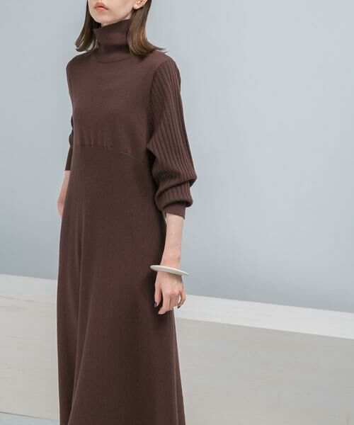 URBAN RESEARCH ROSSO / アーバンリサーチ ロッソ ワンピース | 『WEB限定』『再入荷予定』タートルネックデザインスリーブワンピース(ダークブラウン)