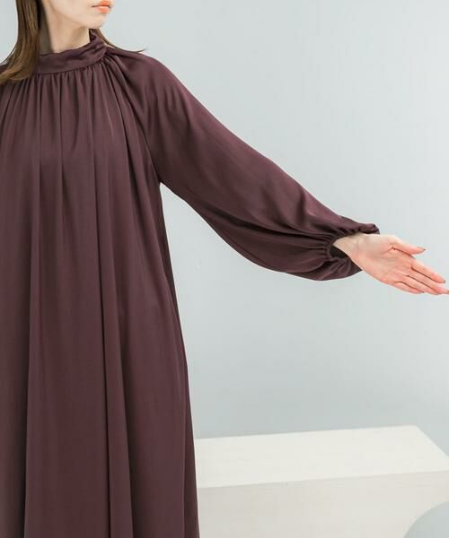 URBAN RESEARCH ROSSO / アーバンリサーチ ロッソ ワンピース | ハイネックギャザーサテンドレス | 詳細8