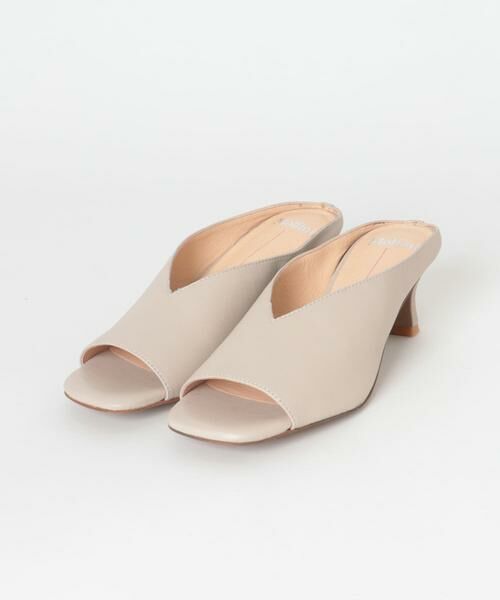 URBAN RESEARCH ROSSO / アーバンリサーチ ロッソ パンプス | Mollini　Vカットパンプス（オフホワイト）