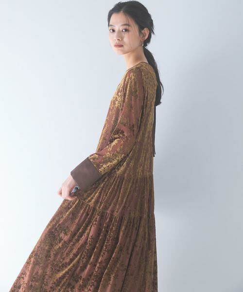 URBAN RESEARCH ROSSO / アーバンリサーチ ロッソ ワンピース | 『WEB限定』フロッキープリントティアードワンピース（ブラウン）