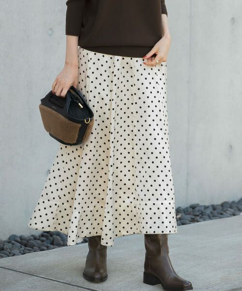 ＊＊URBAN RESEARCH ROSSO / アーバンリサーチ ロッソ スカート | パネルラインサテンフレアスカート（OFF）