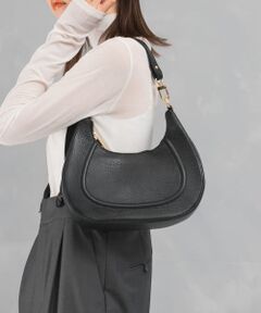 AULENTTI　レザーショルダーバッグ