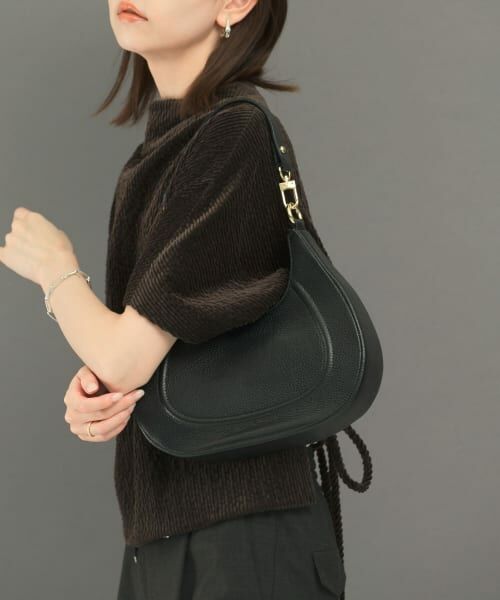 セール】 AULENTTI レザーショルダーバッグ （ショルダーバッグ