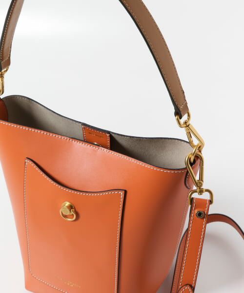 美品GIANNI CHIARINI 本革オレンジショルダーバッグ GIANNI CHIARINI（ジャンニ キアリーニ）の「＜GIANNI CHIARINI