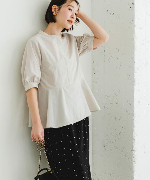 ＊＊URBAN RESEARCH ROSSO / アーバンリサーチ ロッソ シャツ・ブラウス | F by ROSSO　スタンドカラーペプラムブラウス（L/GREIGE）