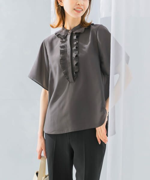 ＊＊URBAN RESEARCH ROSSO / アーバンリサーチ ロッソ シャツ・ブラウス | フリルデザイン5分袖シャツブラウス（CHARCOAL）