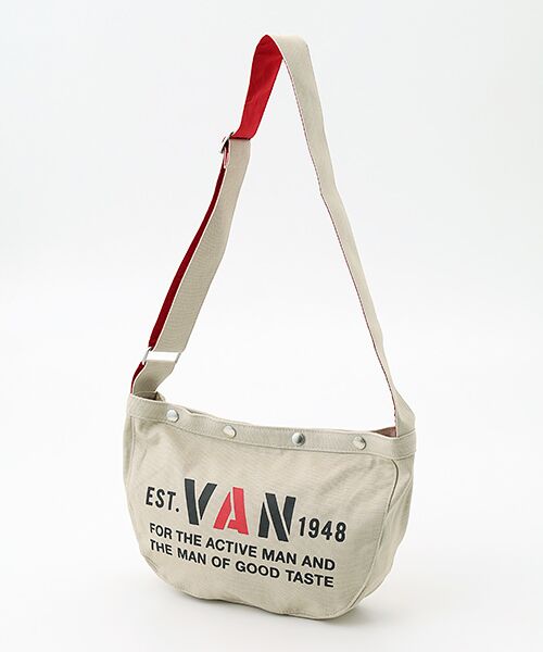 VANのロゴでも印象的な「赤」をテーマにした、2026年イヤーズシリーズ