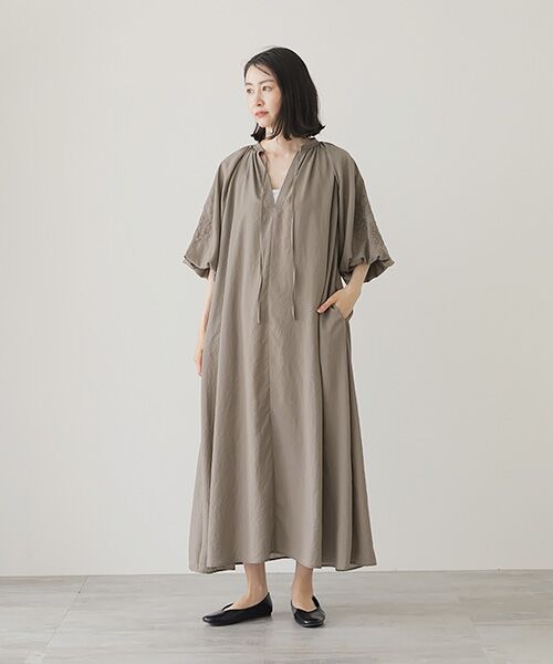 VERSEAU / ヴェルソー ロング・マキシ丈ワンピース | エアリーブロードカフタンOP | 詳細12