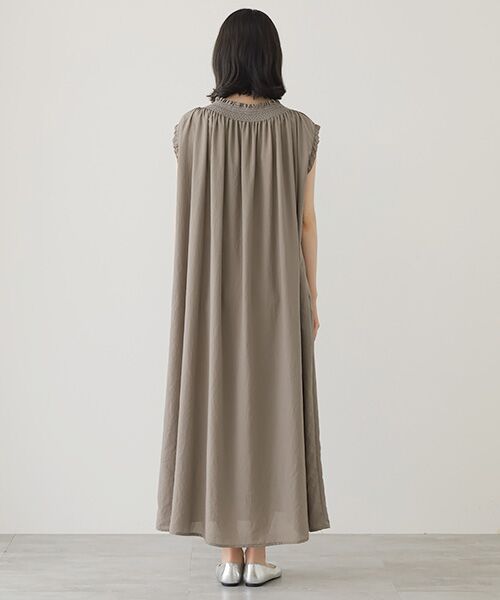 VERSEAU / ヴェルソー ロング・マキシ丈ワンピース | フレンチスリーブスモッキングOP | 詳細12