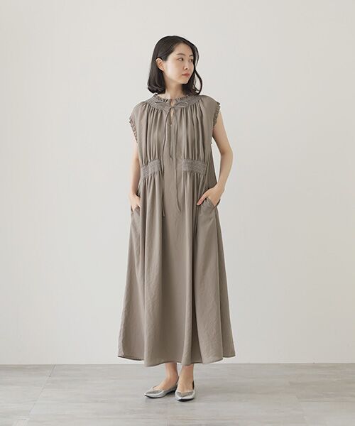 VERSEAU / ヴェルソー ロング・マキシ丈ワンピース | フレンチスリーブスモッキングOP | 詳細15