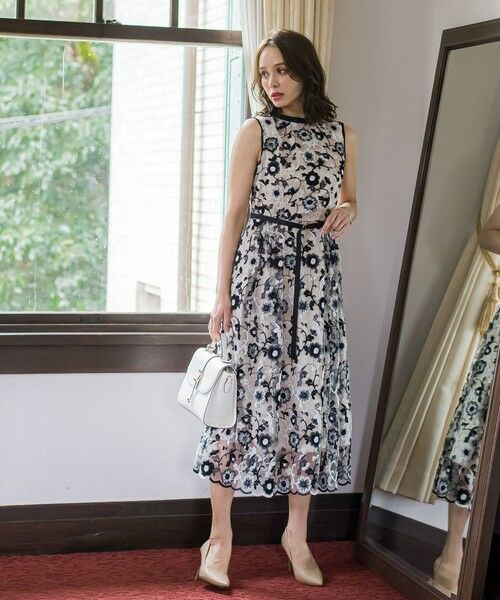 Viaggio Blu / ビアッジョブルー ロング・マキシ丈ワンピース | チュールフラワー刺繍ワンピース | 詳細9