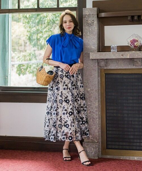 Viaggio Blu / ビアッジョブルー ミニ・ひざ丈スカート | チュールフラワー刺繍スカート | 詳細9