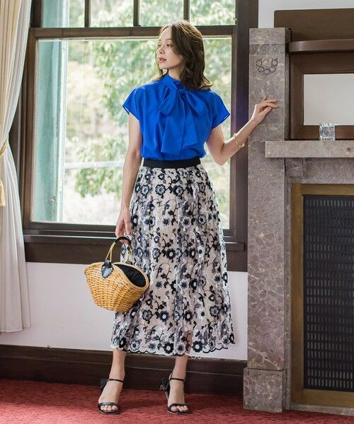 Viaggio Blu / ビアッジョブルー ミニ・ひざ丈スカート | チュールフラワー刺繍スカート | 詳細10