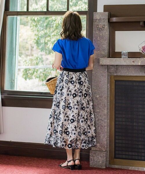 Viaggio Blu / ビアッジョブルー ミニ・ひざ丈スカート | チュールフラワー刺繍スカート | 詳細11