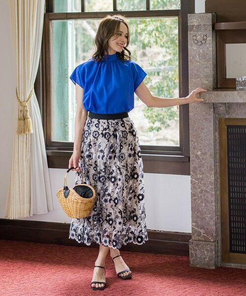 Viaggio Blu / ビアッジョブルー ミニ・ひざ丈スカート | チュールフラワー刺繍スカート | 詳細12