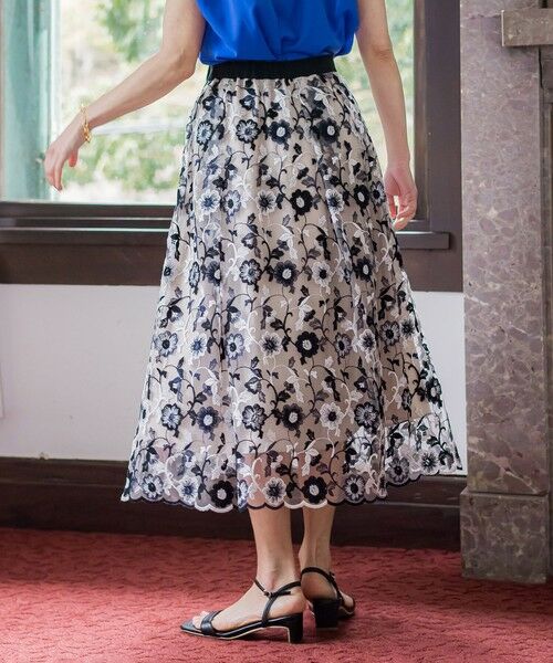 Viaggio Blu / ビアッジョブルー ミニ・ひざ丈スカート | チュールフラワー刺繍スカート | 詳細7