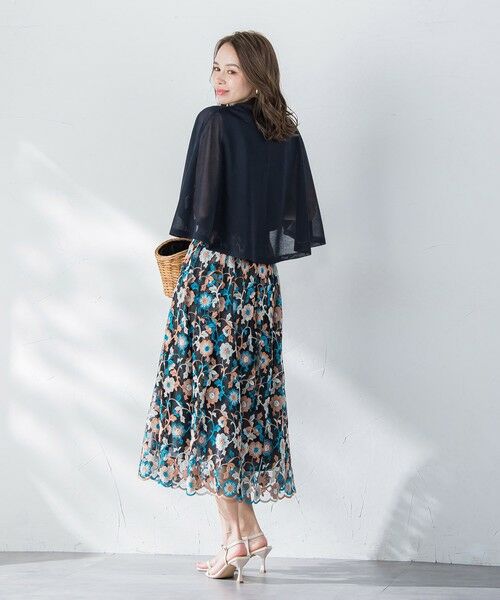 Viaggio Blu / ビアッジョブルー ミニ・ひざ丈スカート | チュールフラワー刺繍スカート | 詳細18