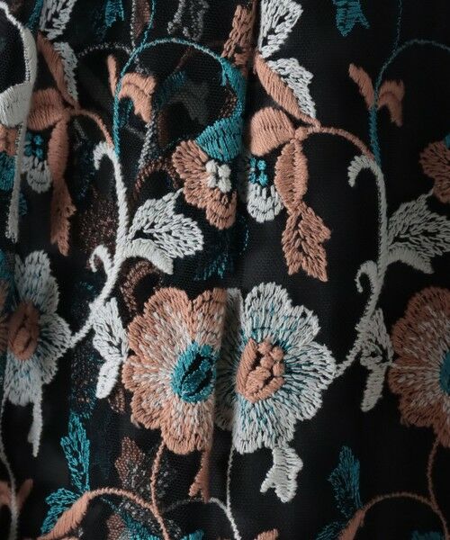 Viaggio Blu / ビアッジョブルー ミニ・ひざ丈スカート | チュールフラワー刺繍スカート | 詳細14