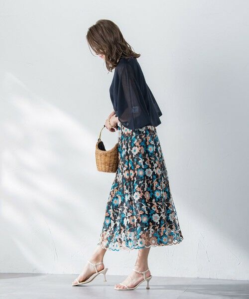 Viaggio Blu / ビアッジョブルー ミニ・ひざ丈スカート | チュールフラワー刺繍スカート | 詳細20