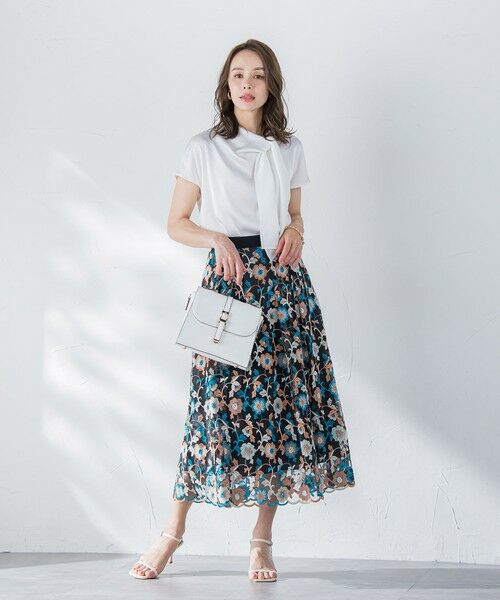 Viaggio Blu / ビアッジョブルー ミニ・ひざ丈スカート | チュールフラワー刺繍スカート | 詳細23