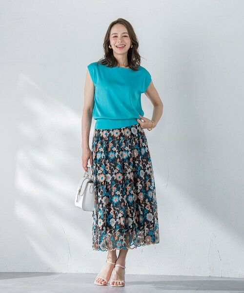 Viaggio Blu / ビアッジョブルー ミニ・ひざ丈スカート | チュールフラワー刺繍スカート | 詳細24