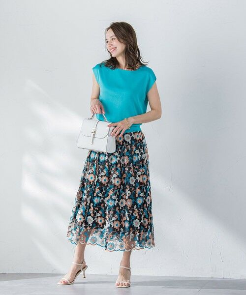 Viaggio Blu / ビアッジョブルー ミニ・ひざ丈スカート | チュールフラワー刺繍スカート | 詳細25