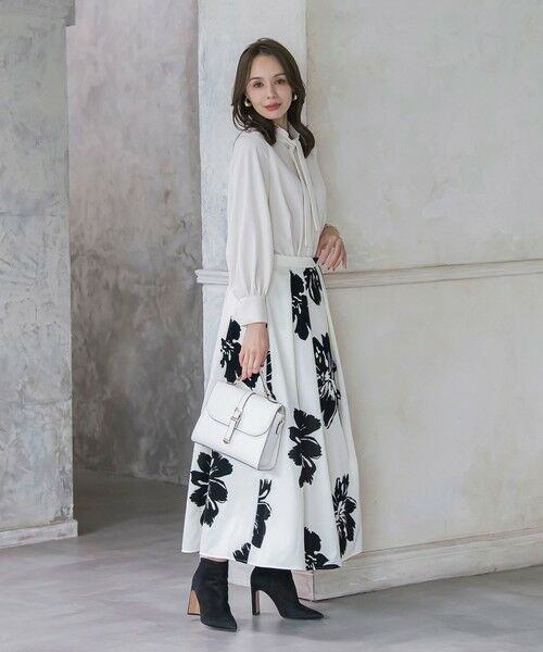 Viaggio Blu / ビアッジョブルー ミニ・ひざ丈スカート | ビッグフラワーフロッキースカート | 詳細4