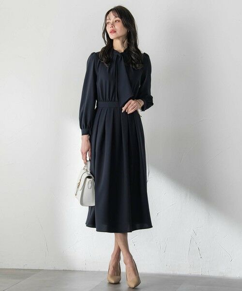 Viaggio Blu / ビアッジョブルー ロング・マキシ丈ワンピース | ボウタイシャンブレーワンピース | 詳細3