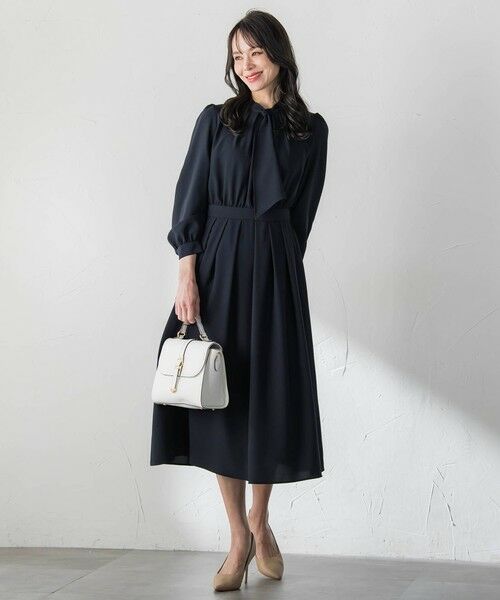 Viaggio Blu / ビアッジョブルー ロング・マキシ丈ワンピース | ボウタイシャンブレーワンピース | 詳細4