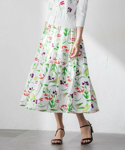 Viaggio Blu / ビアッジョブルー ミニ・ひざ丈スカート | 【KEITA KAWASAKI × Viaggio Bluコラボ】リリープリントスカート | 詳細1