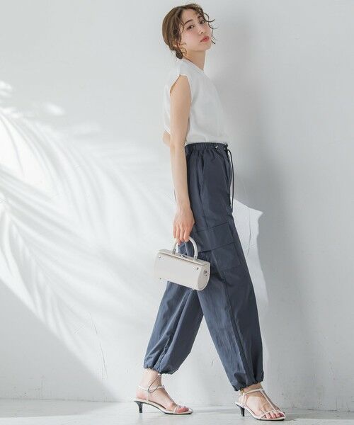 セール】 【光沢感のある素材で女性らしい】ナイロンカーゴパンツ《手洗い可能》 （その他パンツ）｜VICKY ビッキー ファッション通販  タカシマヤファッションスクエア