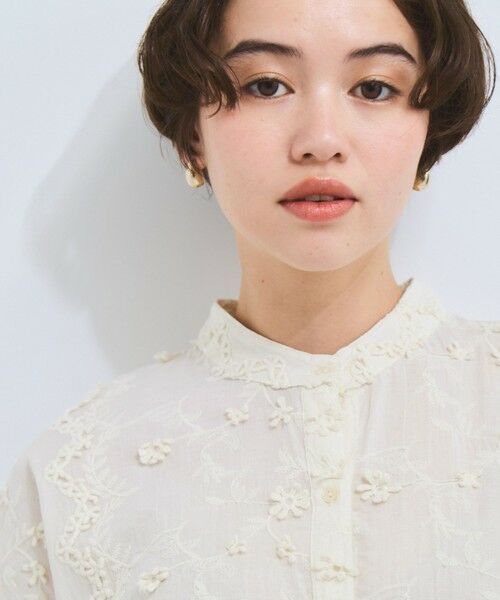VICKY / ビッキー シャツ・ブラウス | 3D刺繍バンドカラーブラウス≪手洗い可能≫ | 詳細1