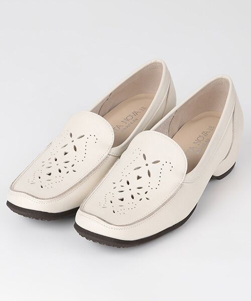 VITA NOVA / ヴィタノーヴァ フラットシューズ | パンチングモカシンローファー（クリーム）