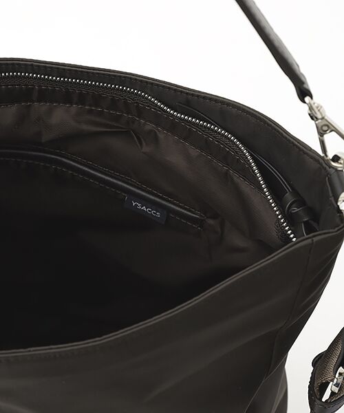 Y'SACCS / イザック ショルダーバッグ | ツイルナイロン　カーブショルダー　Mサイズ | 詳細2