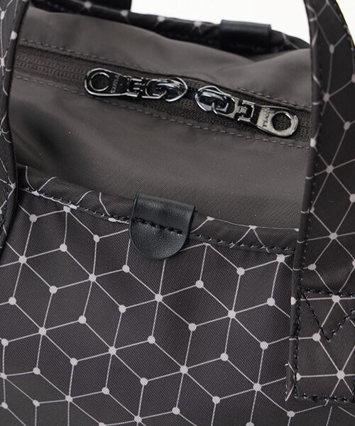 Y'SACCS / イザック ショルダーバッグ | キュービック×ポイントドット　2WAYトート＆ショルダー　Mサイズ | 詳細1