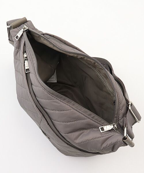 Y'SACCS / イザック メッセンジャーバッグ・ウエストポーチ | 撥水ナイロンキルティングボディバッグ | 詳細5