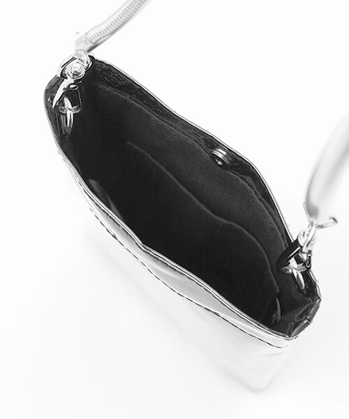 Y'SACCS / イザック ショルダーバッグ | PVCメタリックショルダーバッグ | 詳細5